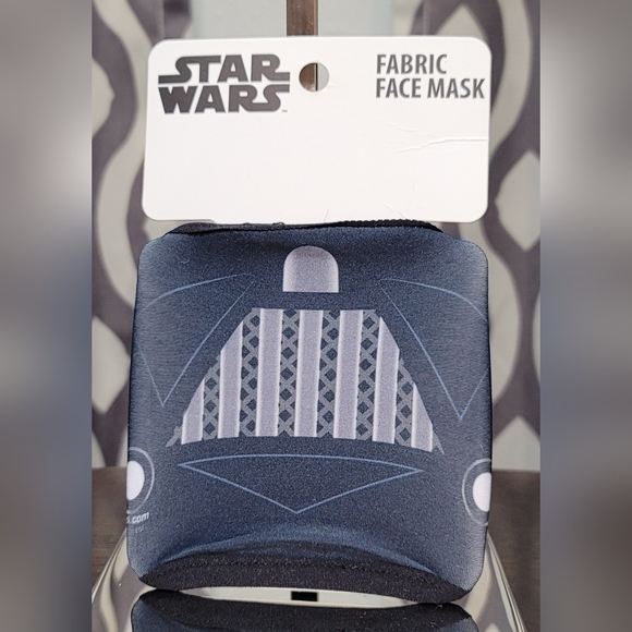 Disney Star Wars Darth Vader Kids Fabric Face Mask Ages 4 & Up NEW! - Picture 1 of 5